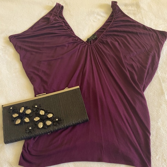 Guess double V tank top - Picture 2 of 6